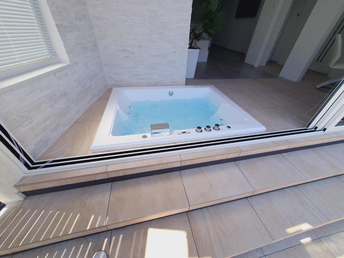 Jacuzzi Penthouse Apartment Matulji Exteriör bild