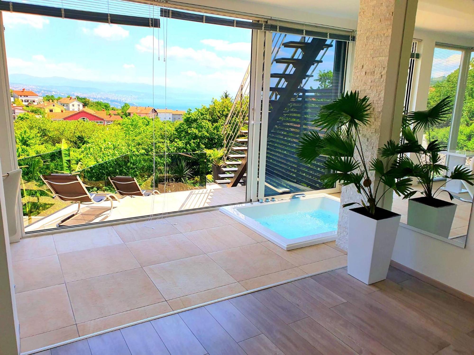 Jacuzzi Penthouse Apartment Matulji Rum bild